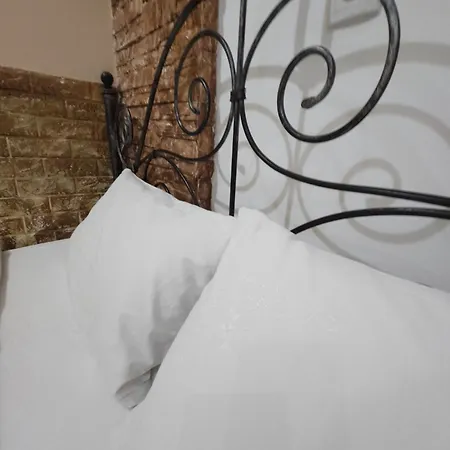 Prenociste Nikolas Grand *