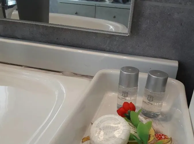 Prenociste Nikolas Grand *