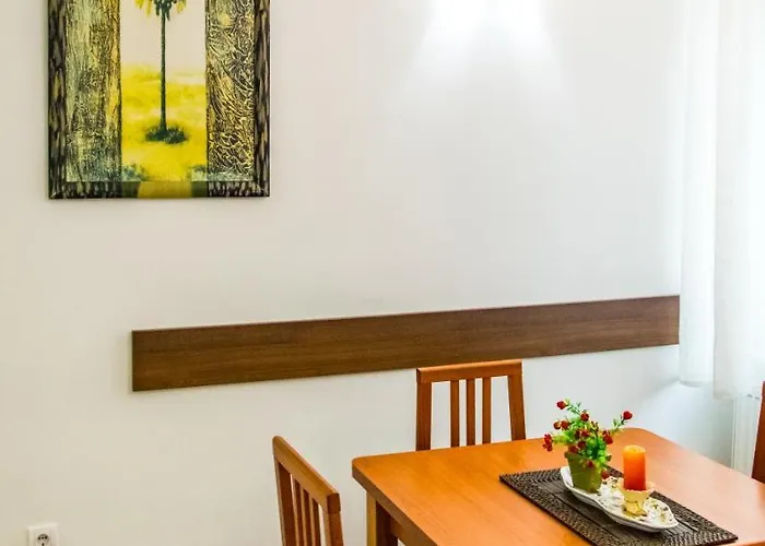 Prenociste Nikolas Grand *